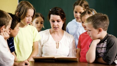 maestra con alumnos
