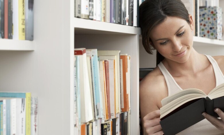 mujer leyendo