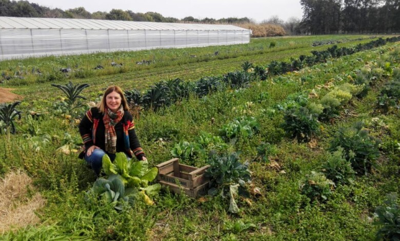 nancy recalde en huerta escolar
