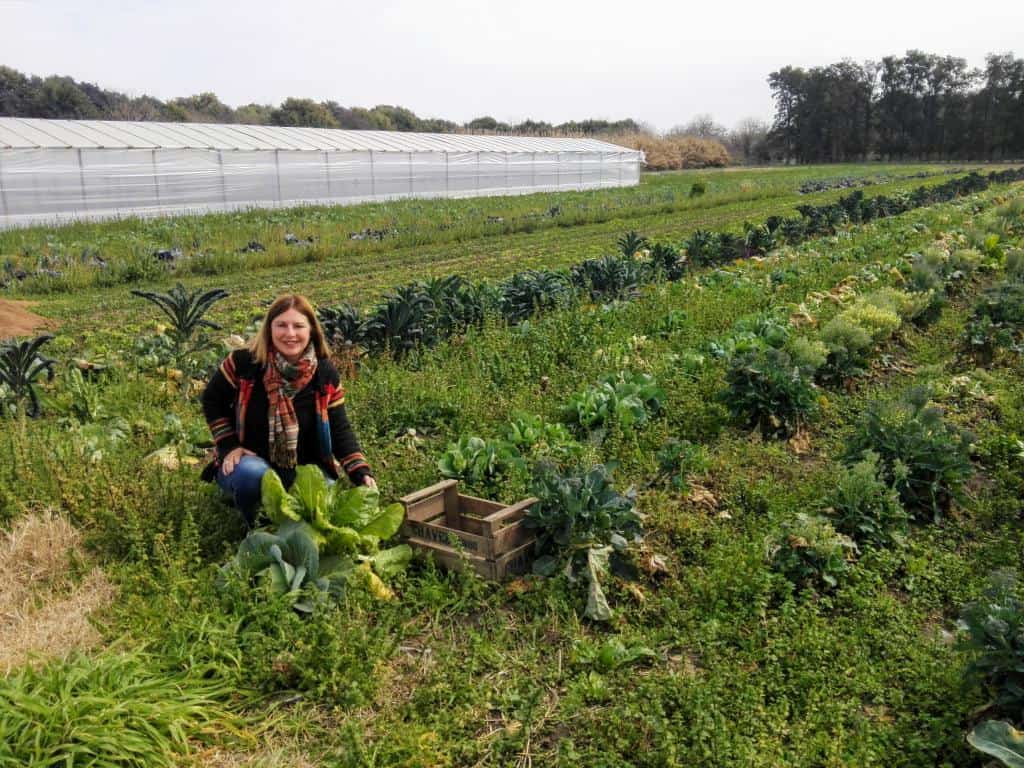 nancy recalde en huerta escolar