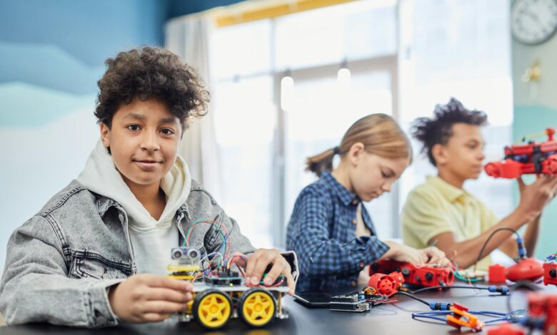kids making battery operated toys
