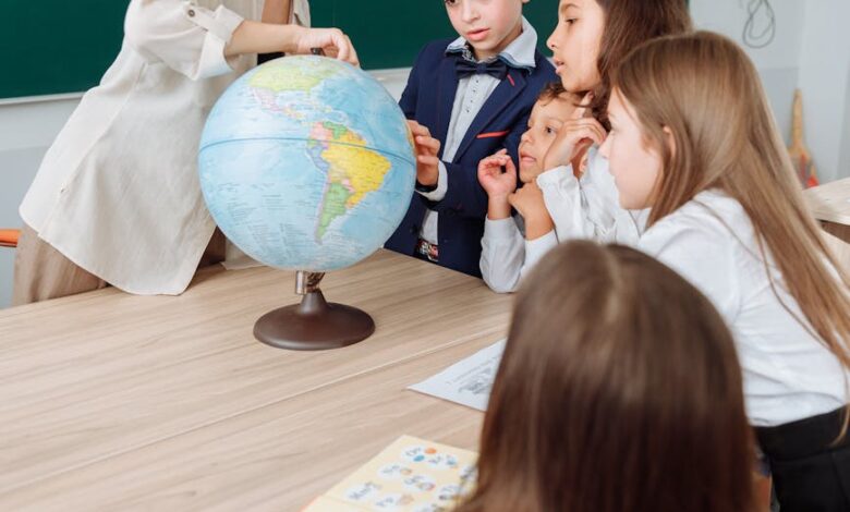 teacher discussing her lesson about geography